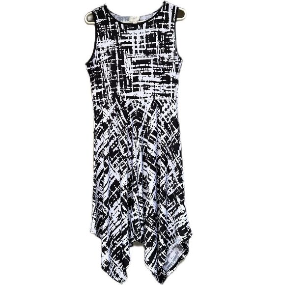 ECI NEW YORK black n white dress. Asymmetrical hem line. Very pretty on. Size L - Picture 1 of 7